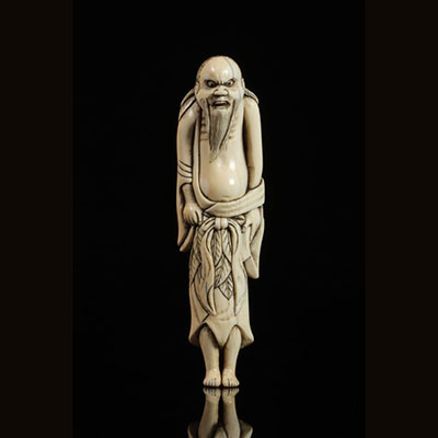 Japon - Netsuké en ivoire sculpté d'un personnage période Edo 18ème