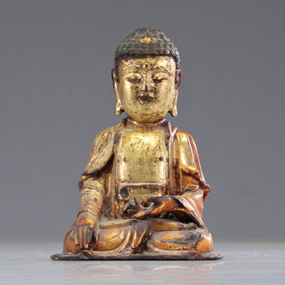 Buddha in bronze and gilded lacquer from China from the Ming period (明朝)