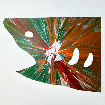 Damien Hirst. 2009. Requin. Spin Painting, acrylique sur papier. Cachet de la signature « Hirst » au dos. Cachet « HIRST » embossé.