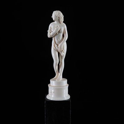 France jeune femme dénudée en ivoire sculpté travail probablement Dieppois 