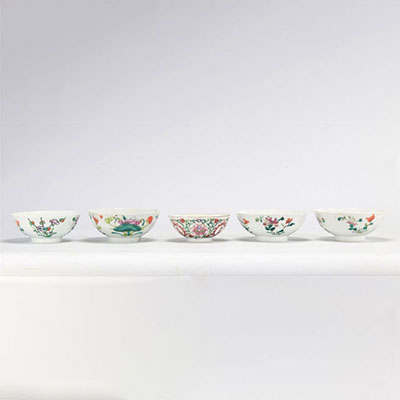 Lots (5) bols en porcelaine de chine à décor de fleurs du XIXe siècle