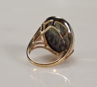 Gold ring (14k) set with purple stone (9.1gr)