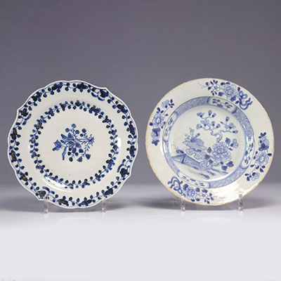 Assiettes (2) en porcelaine blanc bleu chine XVIIIème Qianlong