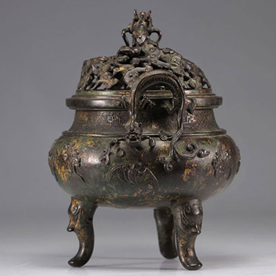 Imposant brûle parfum en bronze à décor de chauves-souris et anses formées de dragons