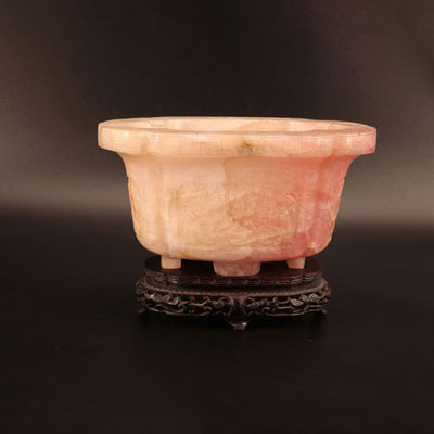 Vase en quartz à décor végétal époque Qing