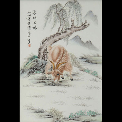 Chine plaque en porcelaine décor d'une chèvre époque république