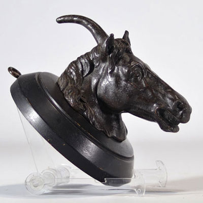 Unicorn head in cast iron from the 19th century