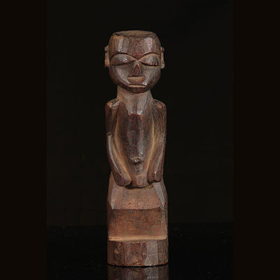 非洲木制雕像（可能是罗比）