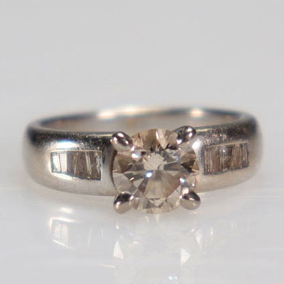 Ring in white gold and stone (6.3gr)