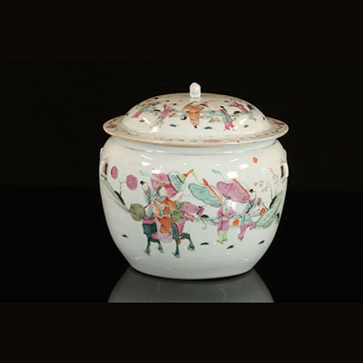 China - Large Chinese porcelain terrine - famille rose