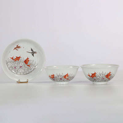 Lot de trois porcelaines de chine à décor de carpes et d'oiseaux,Chine époque république .