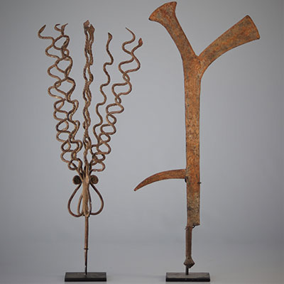 Ceremonial knife and votive serpents