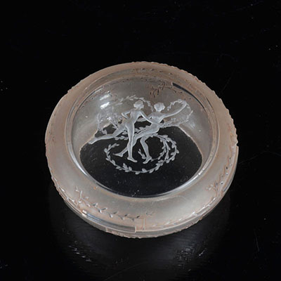 René Lalique Rare covered box decorated with young naked women 1900 signed Lalique