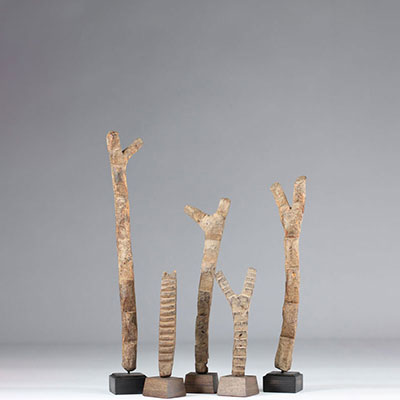 lot de 5 échelles Dogon miniatures – pour l’ascencion des âmes des défunts, Mali 20èmè