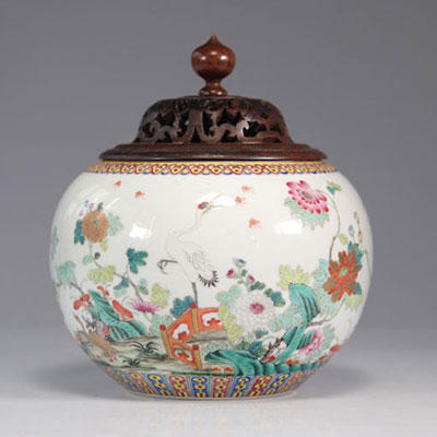 Vase en porcelaine de chine république marque Qianlong apocryphe