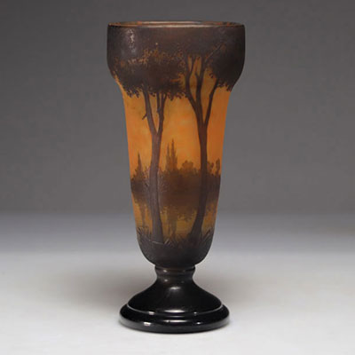 Daum Nancy vase with cameo landscape decoration