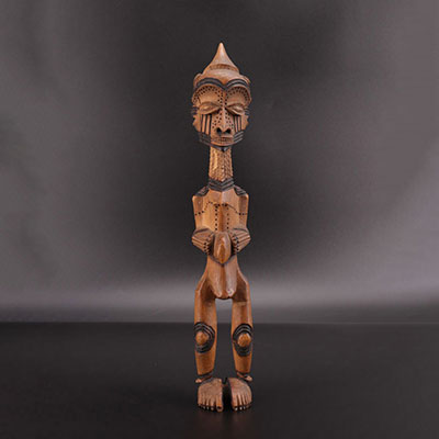 Finely carved wooden Lulua statue