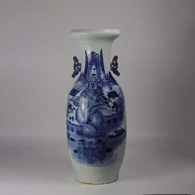 Chine vase blanc bleu en porcelaine vers 1900