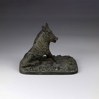 Bronze empty pocket representing a boar 1900