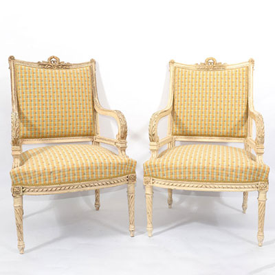 Paire de fauteuils de style Louis XVI en bois polychromé