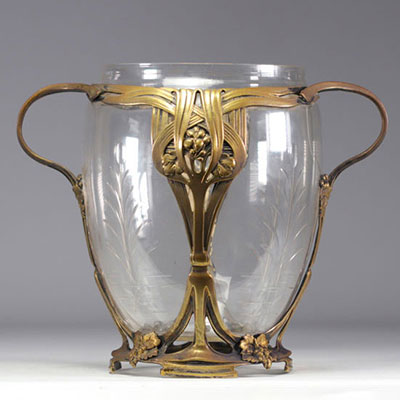 Large chased glass and bronze vase from the Art-Nouveau period (late 19th century)