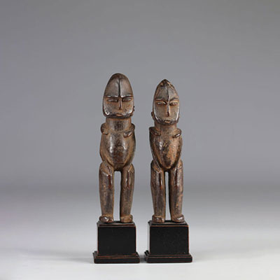 Couple of Lobi statuettes-Old Lobi statuette. Very thick sacrificial patina. First half of the XXth Century. Height without base: 16 cm.