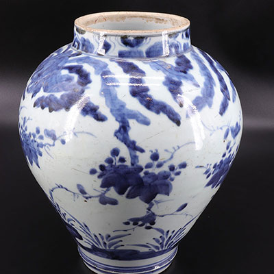 Japon - Vase blanc bleu 18ème