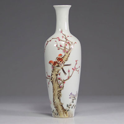 Cheng Yiting (1895-1948) porcelain vase decorated with birds