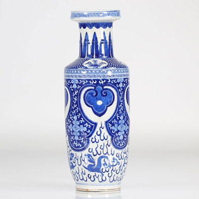 China porcelain vase blanc-bleu dragon decor Kangxi brand
