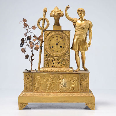 Empire clock in gilded bronze with antique decoration