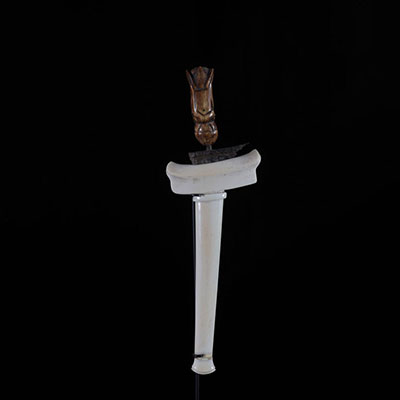 Asie Couteau (kriss) fourreau et manche en ivoire sculpté 19ème