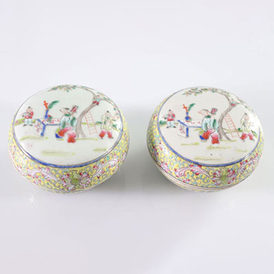 China pair of covered famille rose boxes with characters decoration