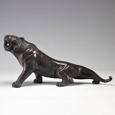 Meiji period Japanese bronze tiger ((明治時代) signed
