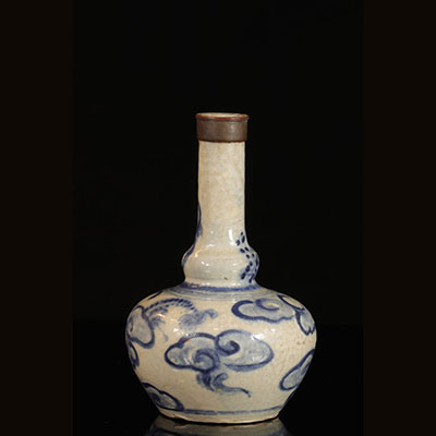 South China Vietnam - vase with dragon decoration
