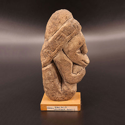 安第斯山脉的“赤道”山系石头小雕像 公元前400年