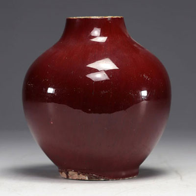 Chine - Vase en porcelaine sang de bœuf, dynastie Qing.